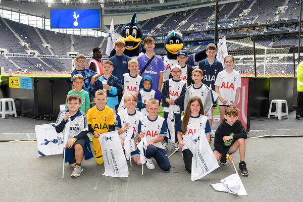 24-01 - Spurs v Everton - Chirpy's Parade